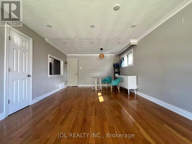 Building Photo - 15 Summerglade Dr