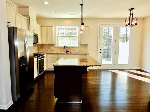Foto del edificio - 9453 Glenburn Ln