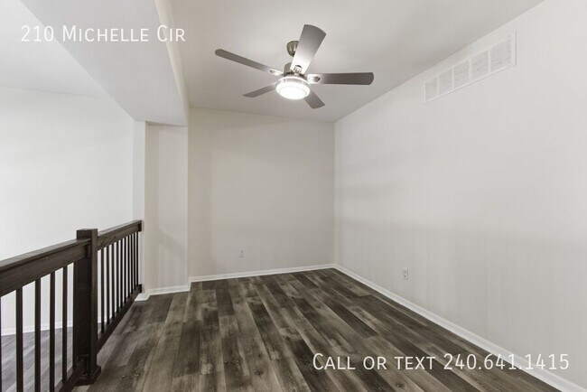 Foto del edificio - 210 Michelle Cir-