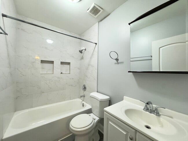 Building Photo - 6947 S Jeffery Blvd