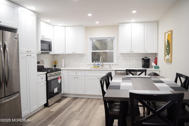 Building Photo - 52 Dunbar Ave