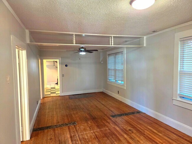 Foto del edificio - 3bd/1ba Cottage on private street with a s...