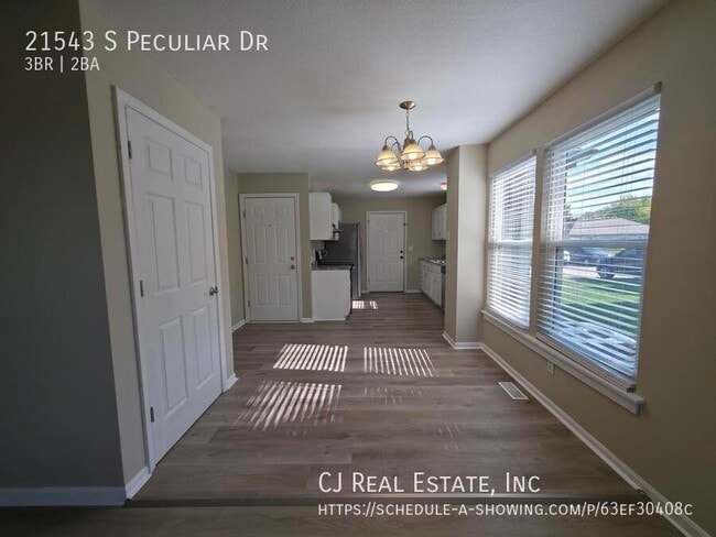 Building Photo - 21543 S Peculiar Dr