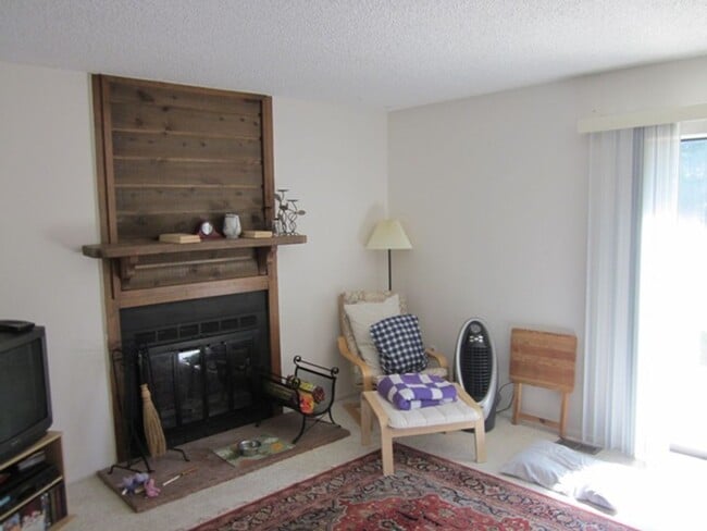 Building Photo - 3 Bedroom, 2.5 Bath Townhouse with Attached Garage in Desirable Lafayette, CO!