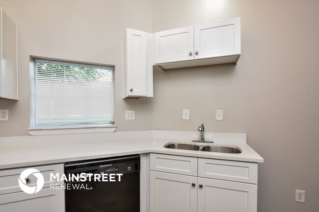 Foto del edificio - 295 Highland Cir