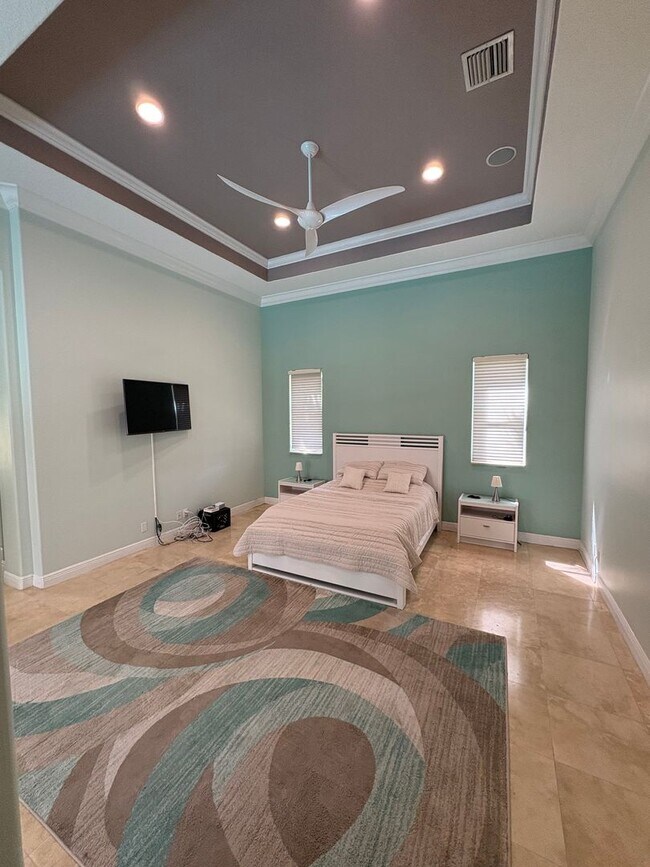 Foto del edificio - Spacious 3/3.5 3 car garage home in Palm City