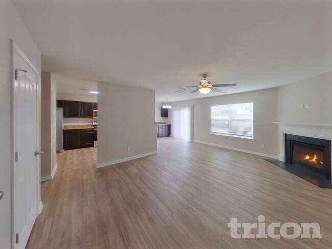 Building Photo - 905 Farnsworth Dr