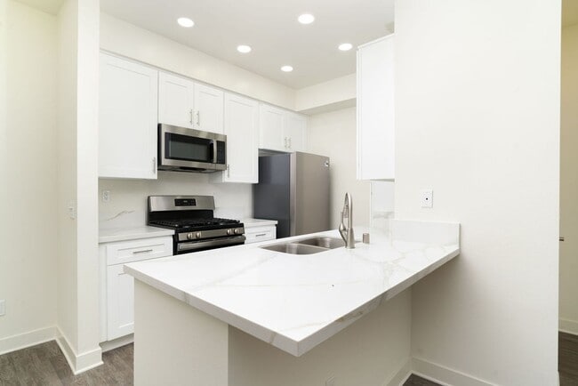 Photo - Remodeled, ground level, 1 bedroom, 1 bath condo in Lakeside Garden Grove Community