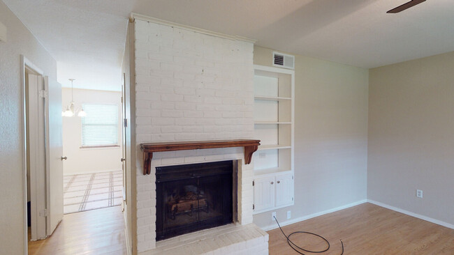 Building Photo - Casablanca Condo #124