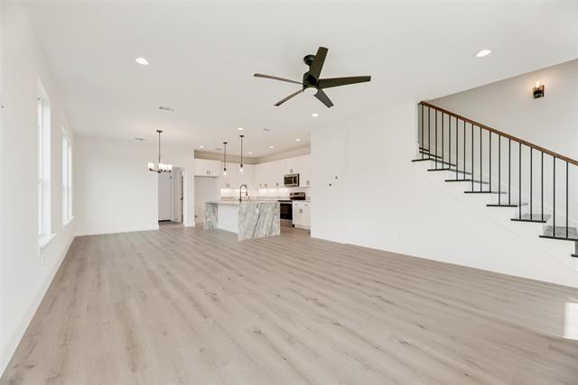 Foto del edificio - 2326 Fairfax Dr