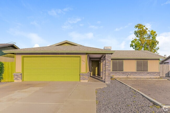 Building Photo - 664 S Robin Ln
