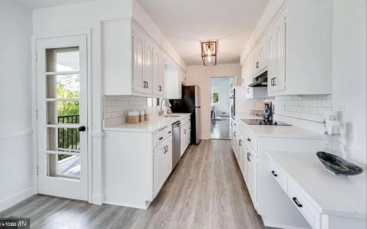 Primary Photo - Perfect 4 bedroom count Home in Burnsville