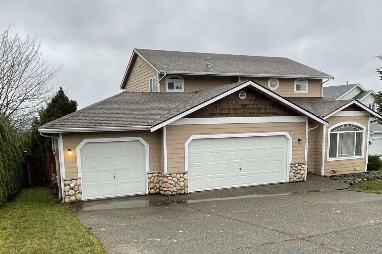 8218 77th Ave NE House Rental in Marysville, WA