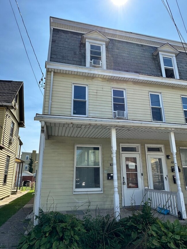 Building Photo - 404 4th St
