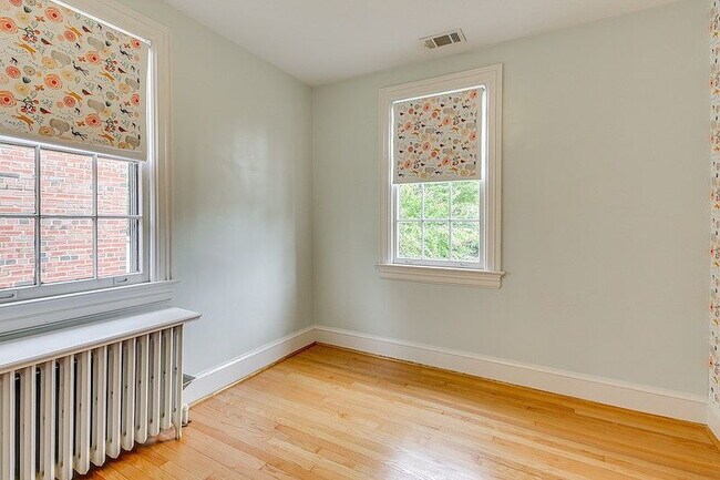 Foto del edificio - 3-Bed in the Heart of Washington, D.C. – Spacious 1996 Sq Ft with 2 Full Baths!"