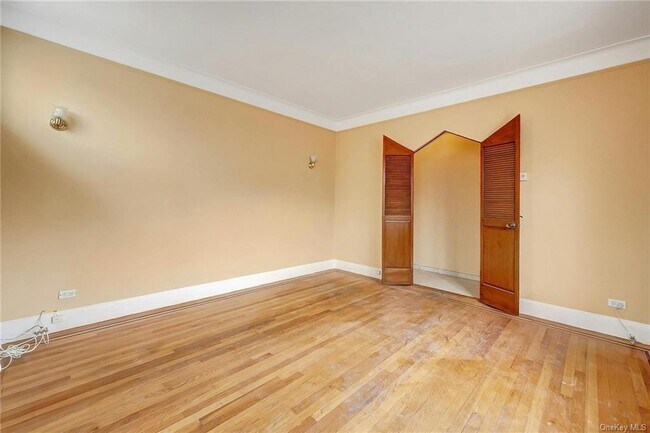 Building Photo - 1649 Hering Ave