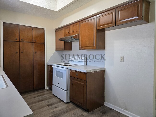 Building Photo - 6625 Dunn Dr