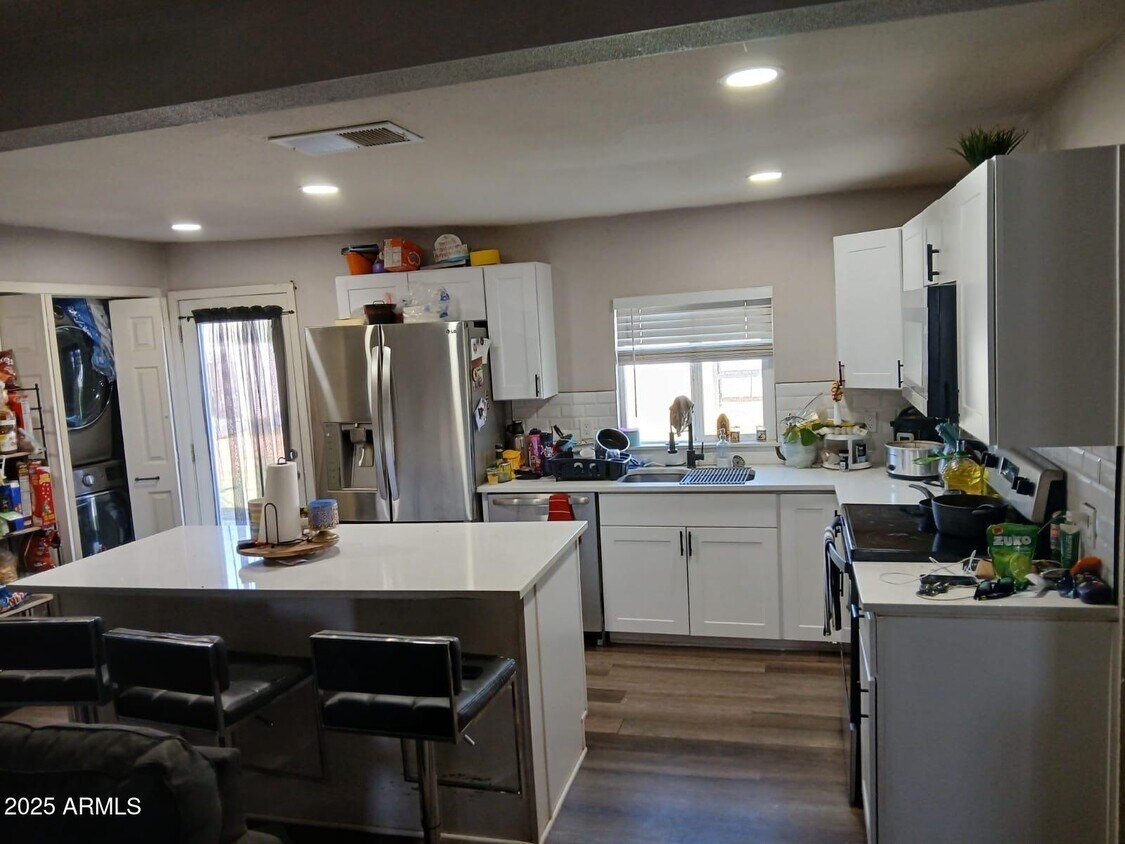 Primary Photo - 7635 N 76th Ln