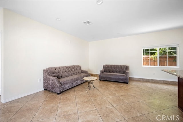 Foto del edificio - 9814 Noble Ave