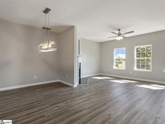 Building Photo - 118 Forsythia Dr