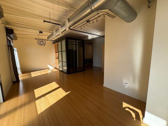 Building Photo - 1360 Walnut St