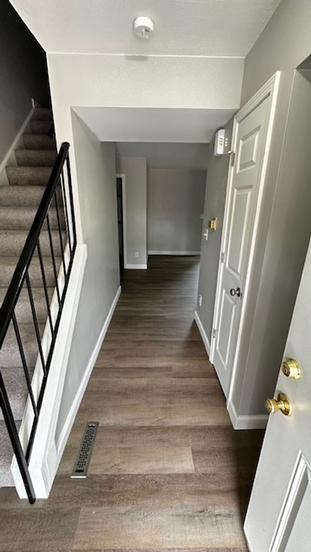 Building Photo - 1355 Southwinds Drive - #2