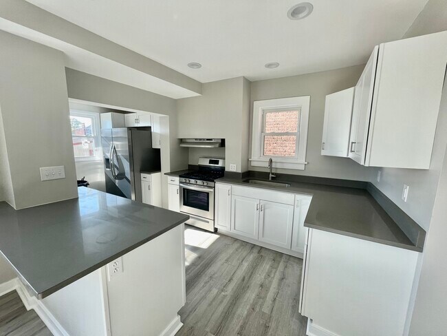 Building Photo - 7102 Schoyer Ave