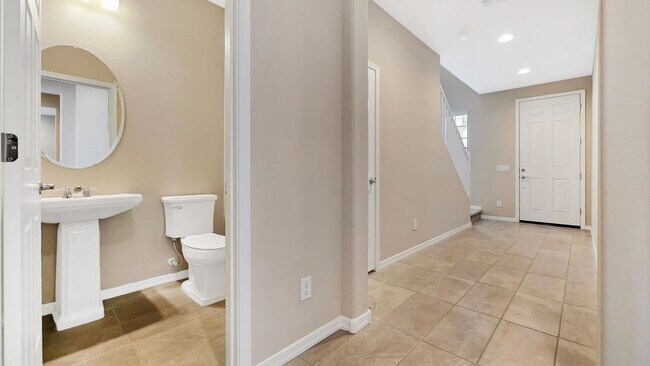 Foto del edificio - Brand new home!  Convenient to the 303 freeway!