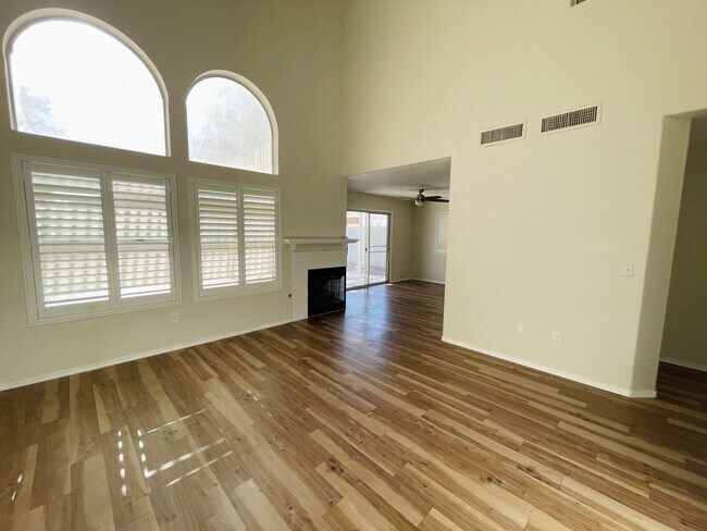 Foto del edificio - North Summerlin stunning 2-story home with...