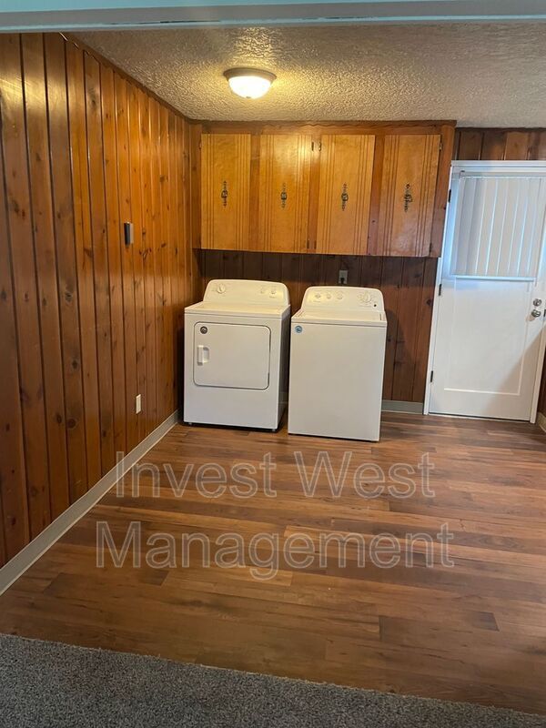 Foto del edificio - 524 NE Anderson Rd