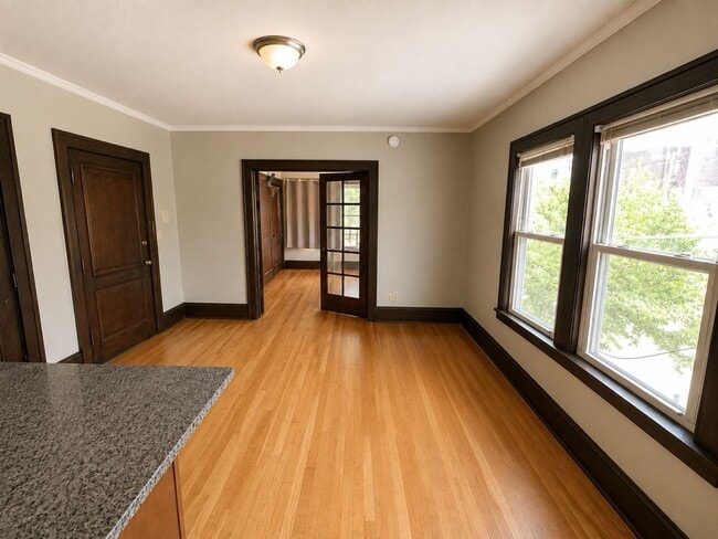 Building Photo - 422 Pierce St
