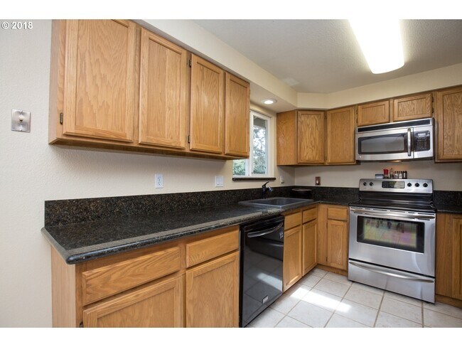 Building Photo - 416 NE 148th Pl