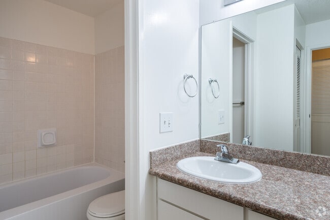 1BR, 1BA - 768SF - Sycamore Green Apartments