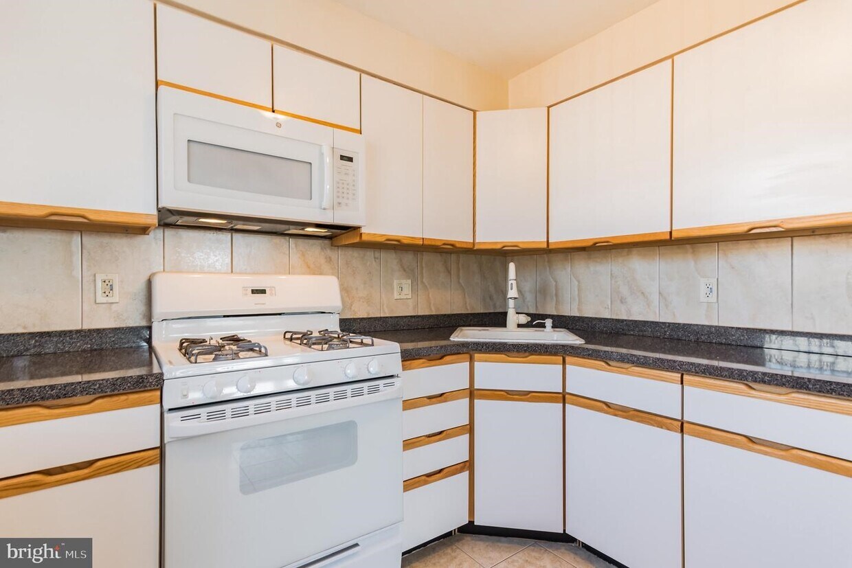 501 Philmar Ct Unit B, Springfield, PA 19064 Apartments in