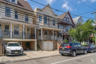 Building Photo - 61 46th St