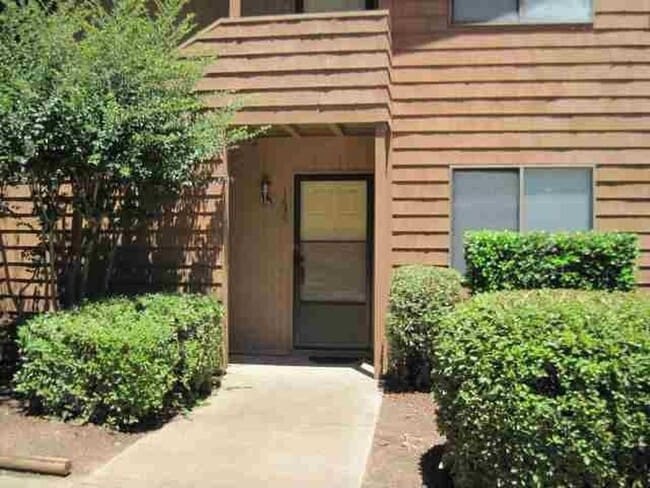 Building Photo - 1635 Cedarview Ct