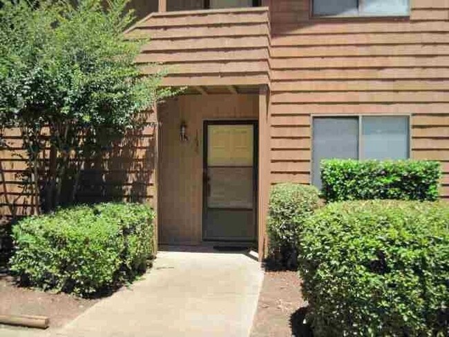 Foto del edificio - 1635 Cedarview Ct