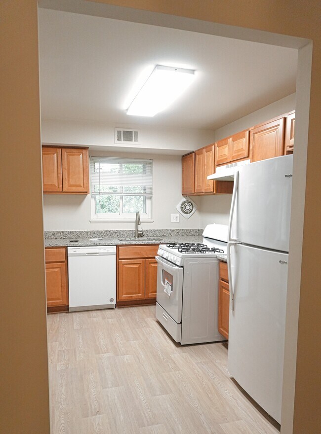 Foto del edificio - 1661 N Forest Park Ave