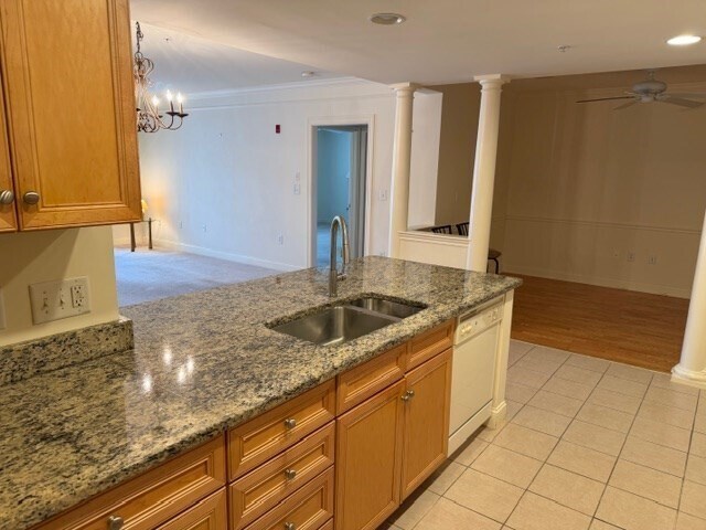 Foto del edificio - 1214 Emerald Ct