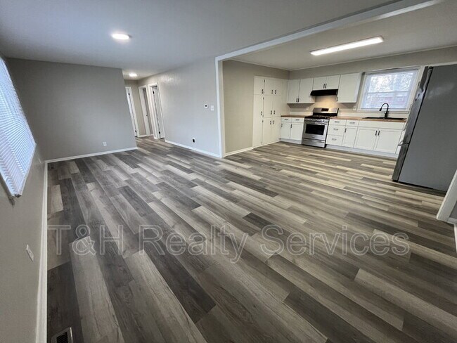 Building Photo - 725 Isabelle Dr