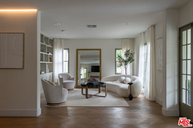 Foto del edificio - 233 Larchmont Blvd