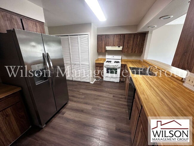 Building Photo - 321 Redwing Way