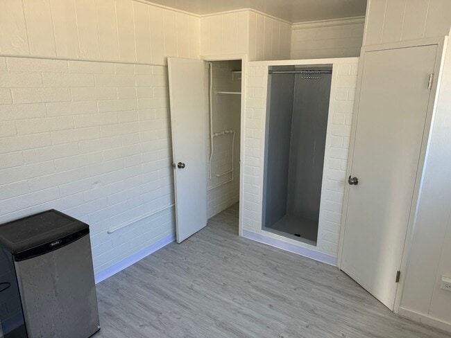 Building Photo - Maunawai Apts