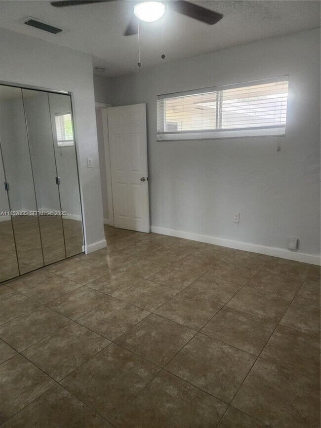 Foto del edificio - 5780 SW 61st St