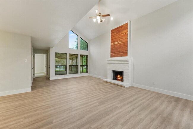 Foto del edificio - 18118 Lakeside Ln