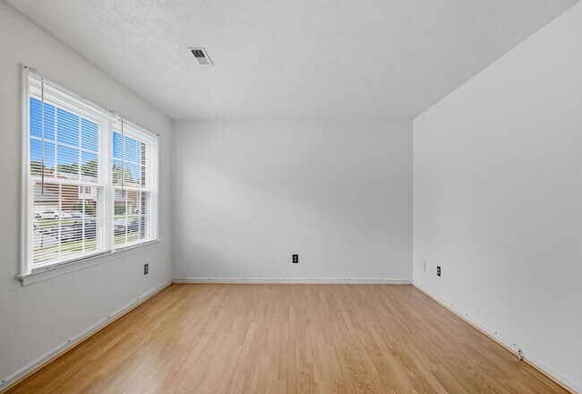 Building Photo - 40 Westview Dr