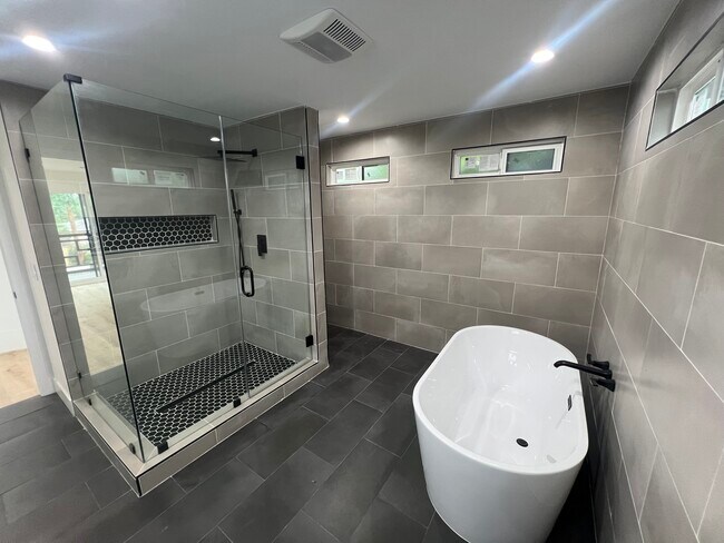 Foto del edificio - 13935 Valerio St