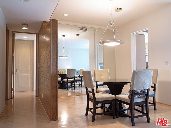 Building Photo - 10490 Wilshire Blvd