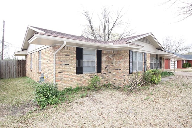Building Photo - 1718 Borden Dr