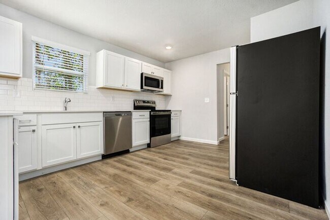 Foto del edificio - 3137 Alder Dr SW
